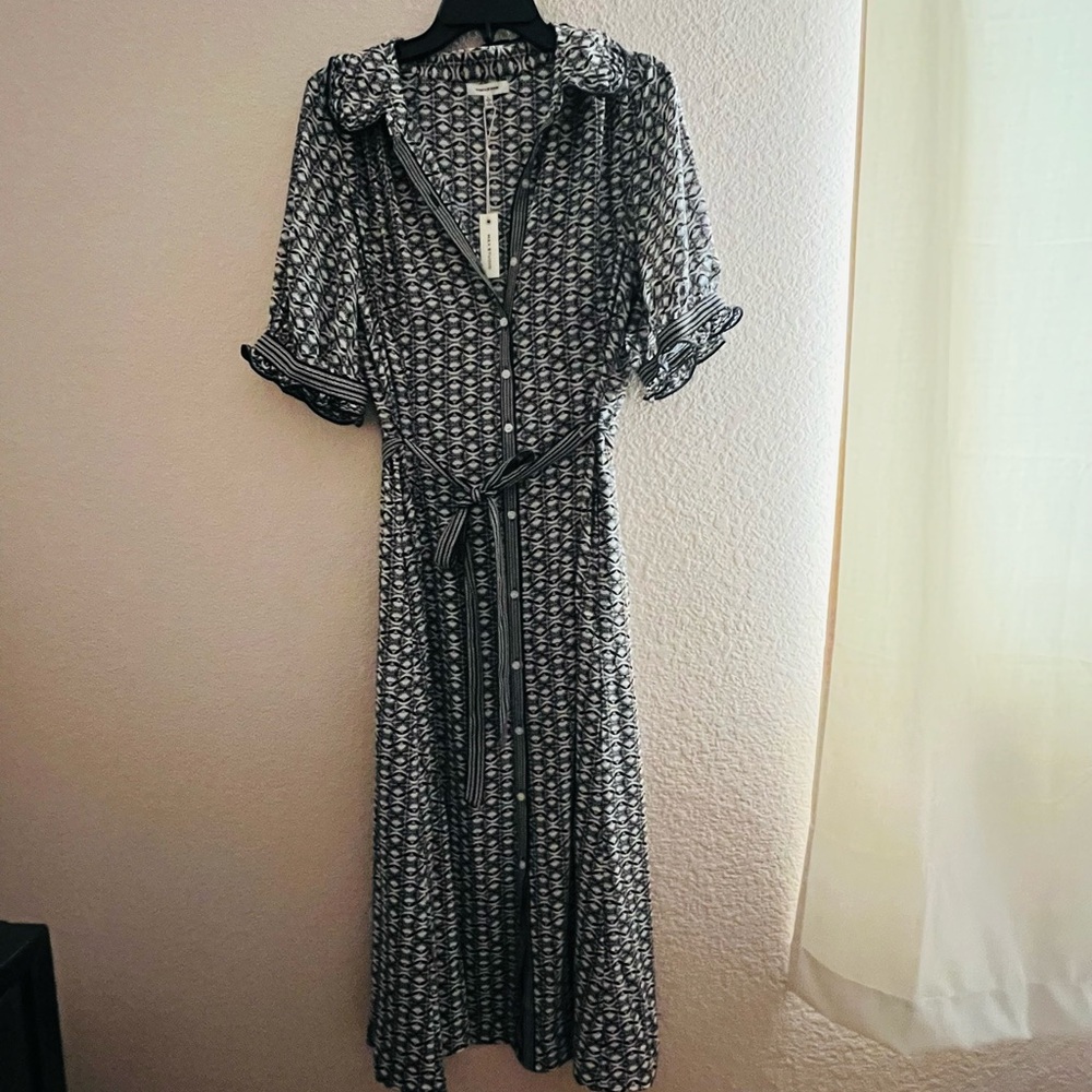 Elegant Black and White Patterned Dress